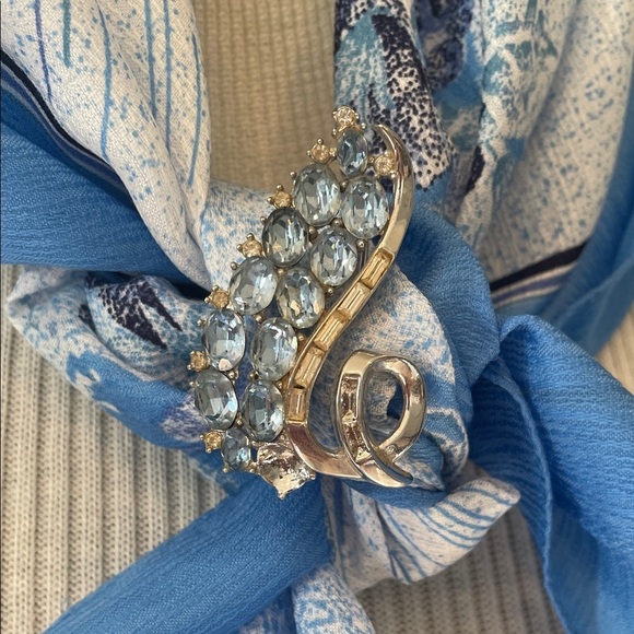 Elegant Blue and Silver Brooch with matching earrings vintage 50’s - Picture 1 of 4